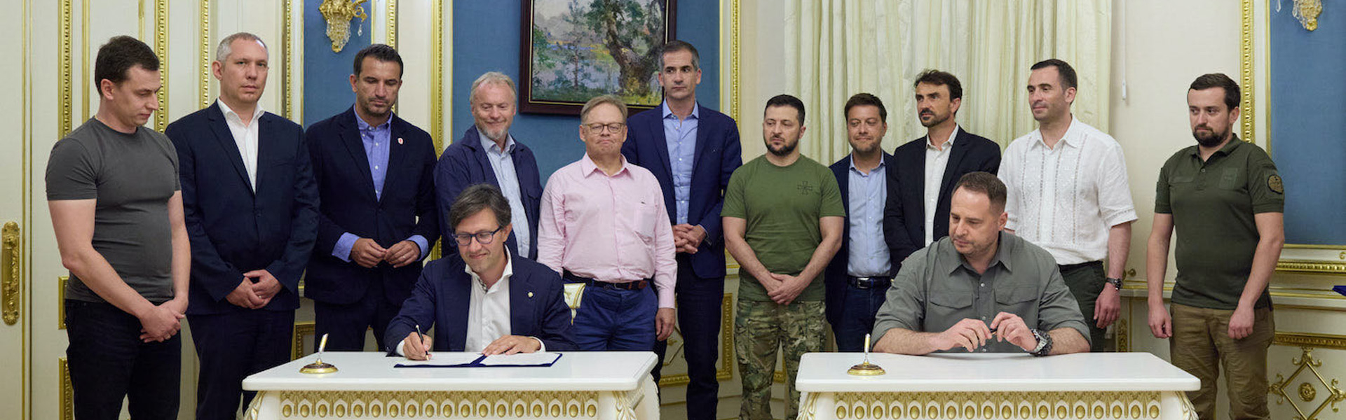 Signature d'un protocole d'accord pour la reconstruction durable des villes ukrainiennes 