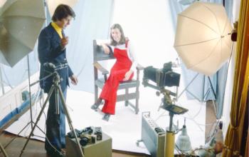 Mise en place d'une photographie en studio avec au premier plan Gérard Detaille